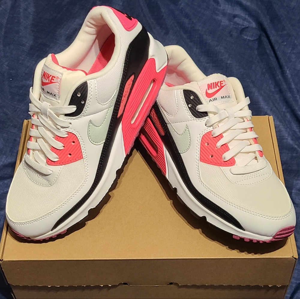 Nike Air Max 90 "Aster Pink" DH8010-105, New In Box! Mens 9.5/Womens 11
